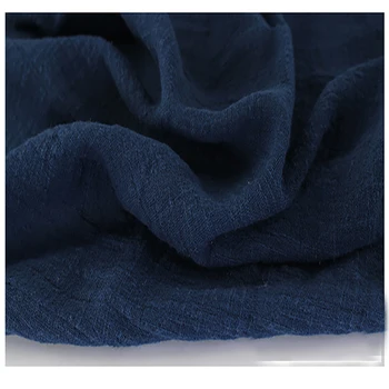 Мека Ленена Хлопчатобумажный материал тъмно син плат с бръчките, шалове, дрехи, двупластова бельо памучен са нагънати в кърпа, За квадратни метра